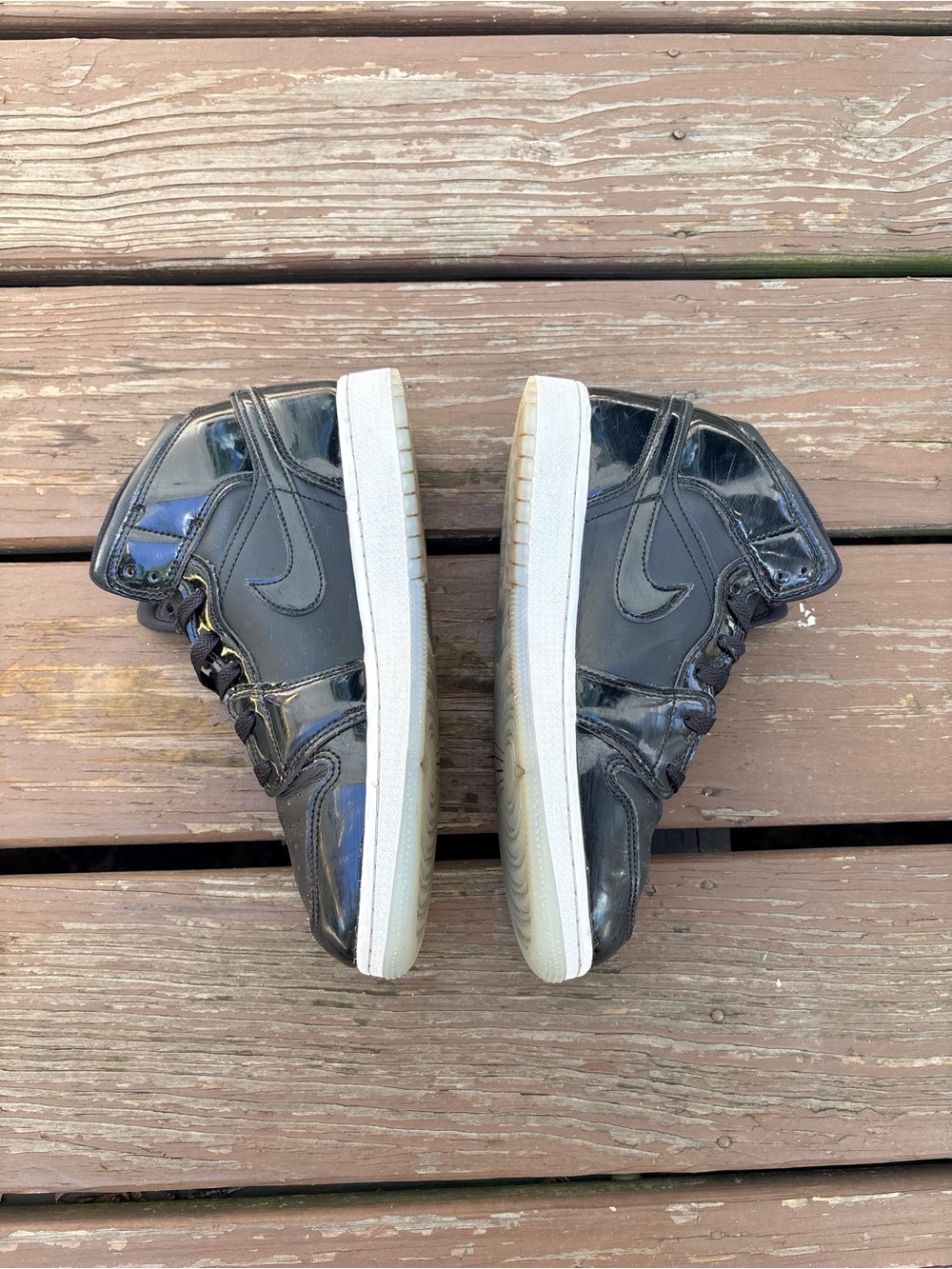 Nike Air Jordan 1 Mid Patent Leather Sneakers – Size 6.5Y / Women’s 8 - Picture 4 of 7